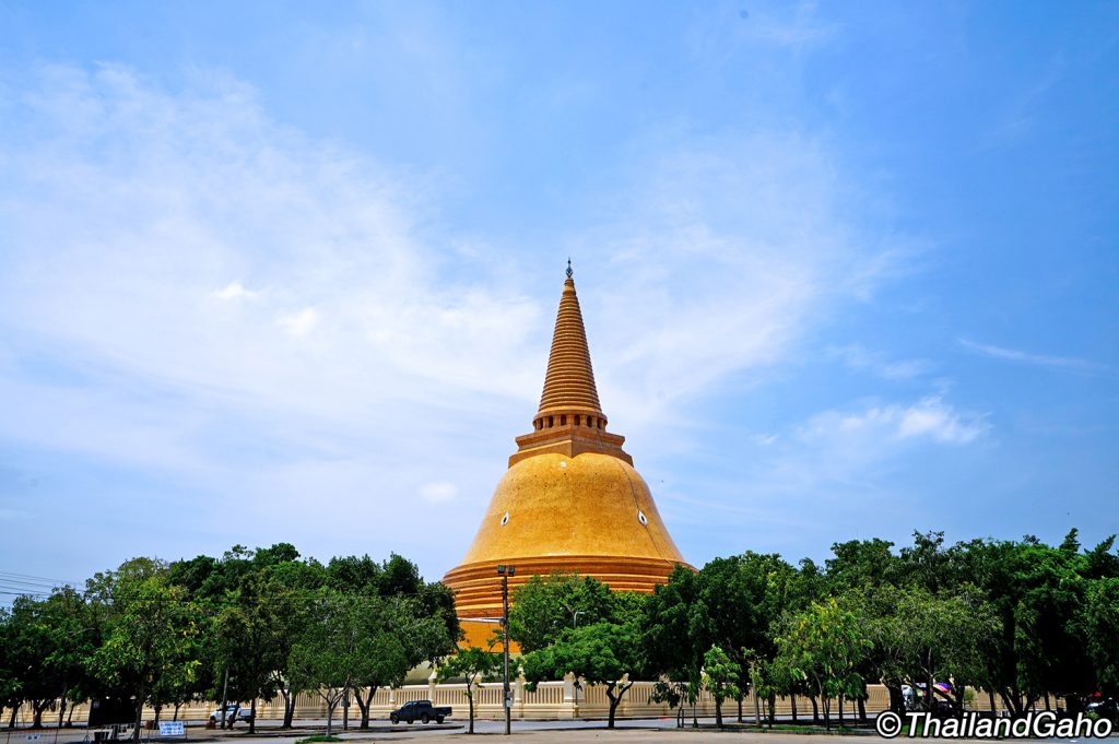 ナコンパトム大仏塔