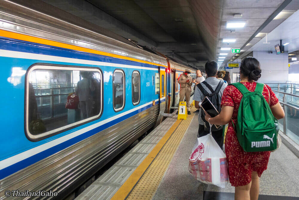 アユタヤ 電車での行き方：バンコクから１時間で行ける世界遺産
