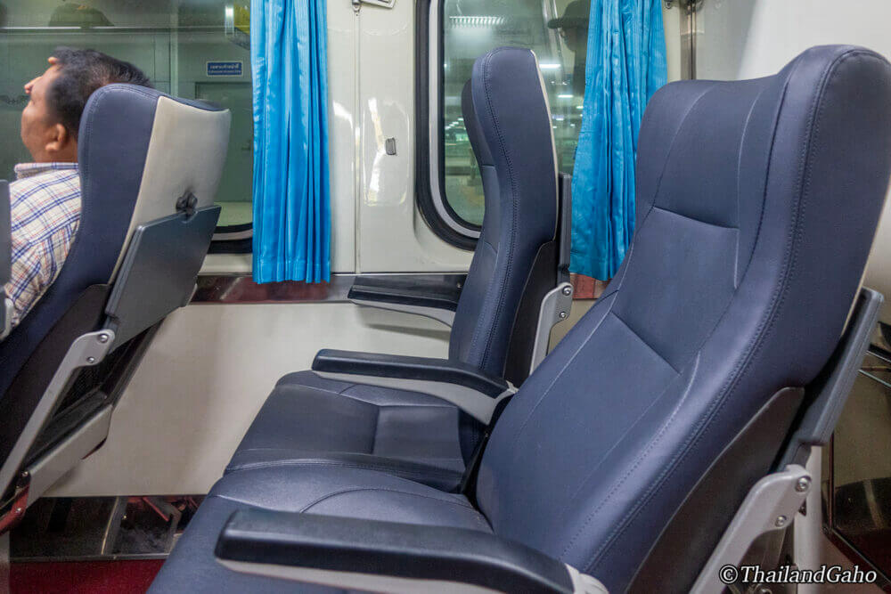 タイ国鉄　電車の座席
