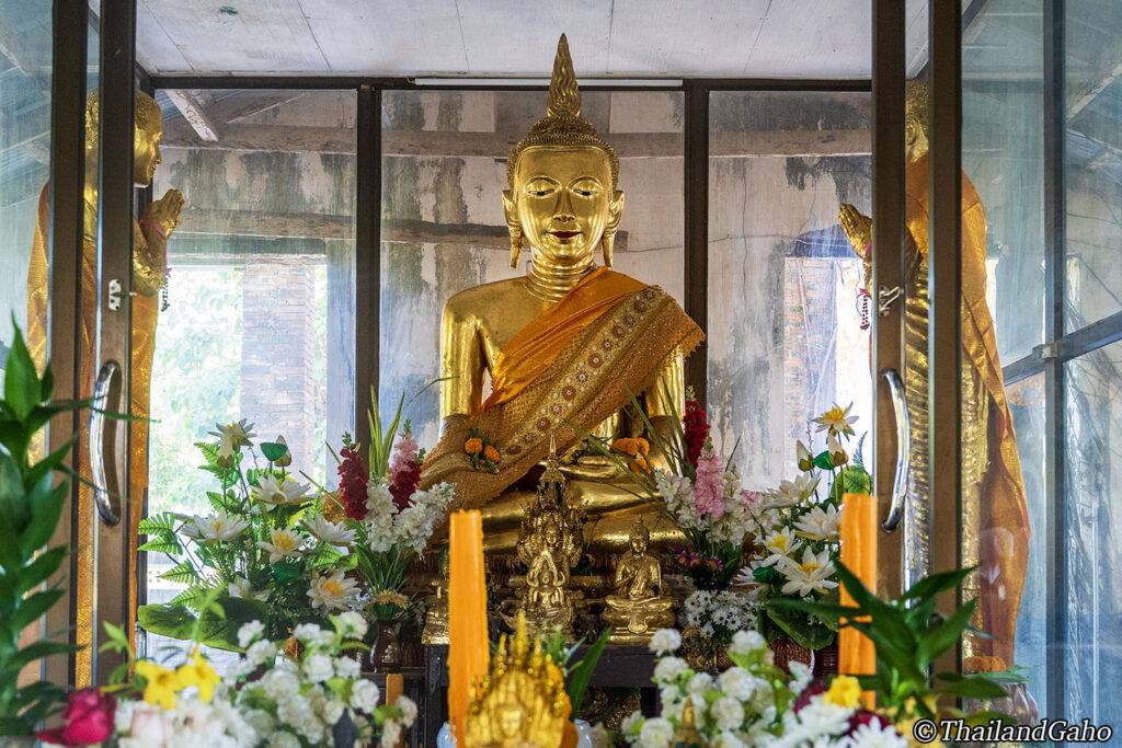 仏像 赤い唇