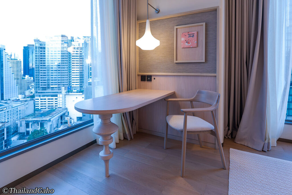 ワーキングデスク