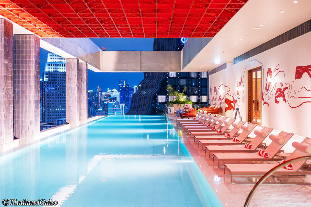 クローモ・バンコク 屋上プール