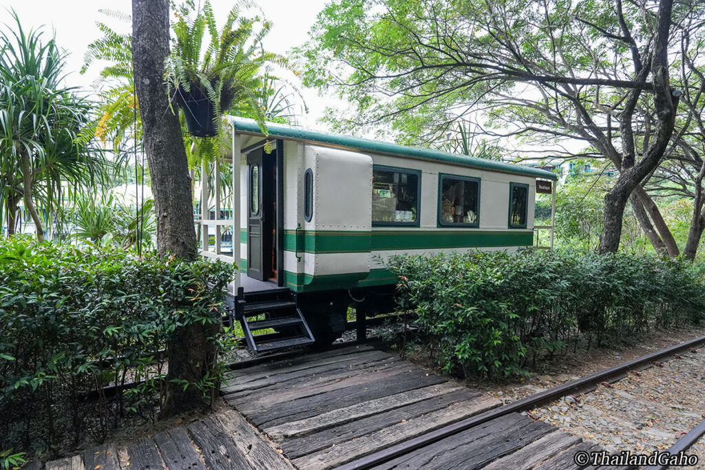 電車の車両　ブティック