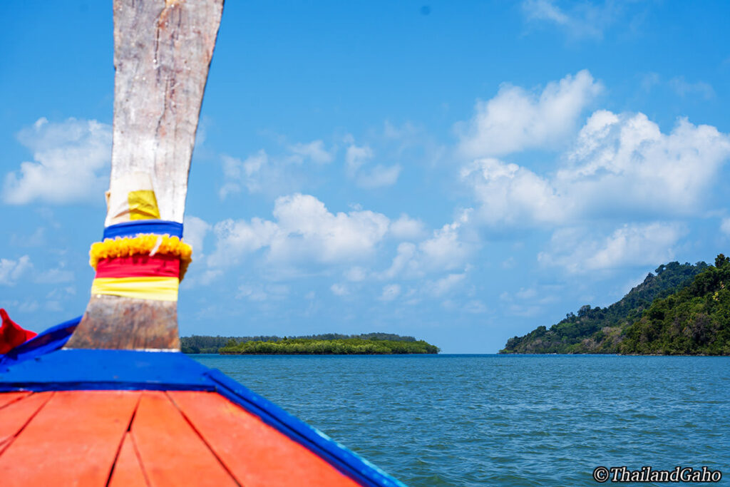 プラトーン島へのボートトリップ