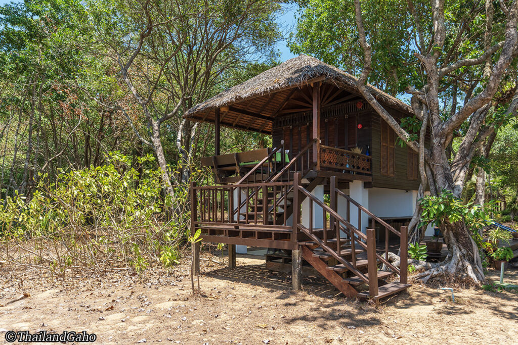 プラトーン島　ババ・エコロッジ