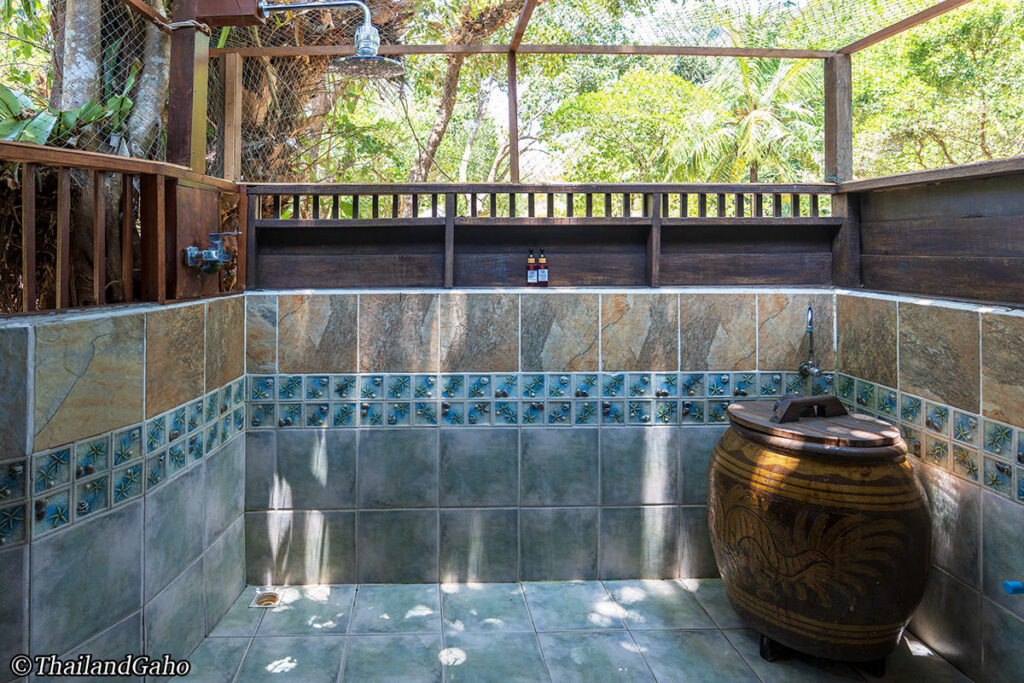 プラトーン島 ババ・エコロッジ　シャワー