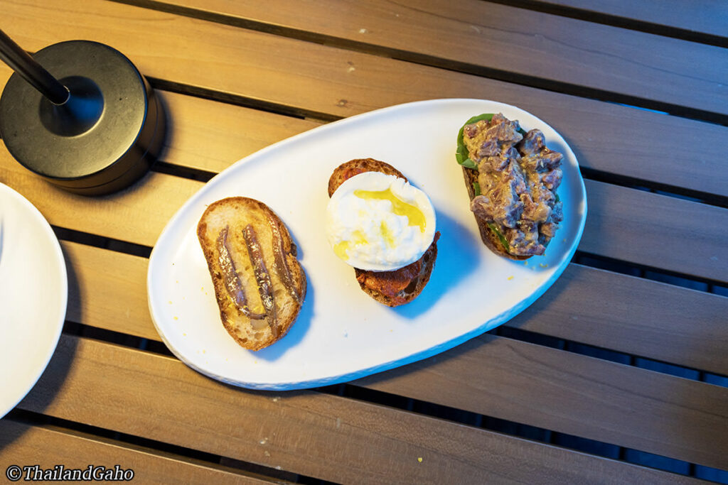 SO/Bangkok Iris & Wild Iris